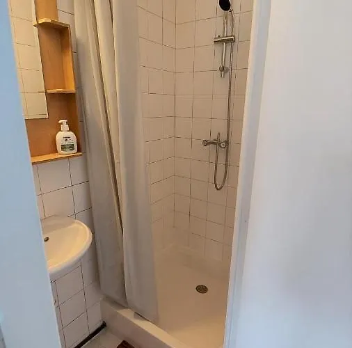 Chez Leslie Et Vincent : Climatises Avec Parking Privatif Appartement *